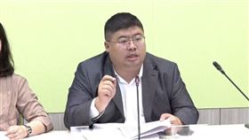 ▲民進黨立院黨團16日召開記者會回應輿情議題及談總預算，吳思瑤、蔡易餘出席