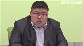 立院民進黨團14日召開黨團記者會談選罷法、中國軍演，吳思瑤、洪申翰、蔡易餘參加