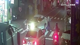 獨／同路口1個月2車禍　婦走斑馬線遭撞飛