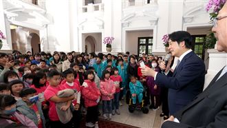 超溫馨！賴清德與萬里學弟妹相見歡
