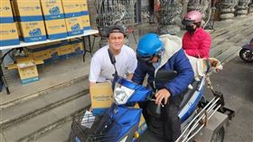 就快過年了　企業家鍾文智捐物資給逾千屏東低收戶