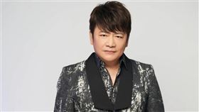 袁小迪受邀百萬婚禮演唱竟摔麥克風。（圖／翻攝自臉書）