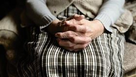 老人、老婦人、阿嬤、祖母、奶奶（圖／翻攝自pixabay）