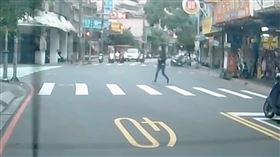 小綠人,行人,綠燈,通行,小跑步,開罰,過馬路
爆料公社