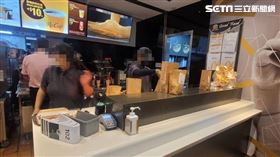 麥當勞厚鬆餅漢堡排隊人潮（圖／記者李宜樺攝影）