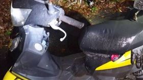 楊翁騎機車期間疑身體不適，下秒竟倒地猝死，被民眾發現時他已呈屍僵狀態。 （圖／翻攝畫面）