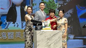 ▲LuVaii露琺意醫美集團歡慶15周年，特別舉辦耶誕活動。（圖／鍾釗榛）