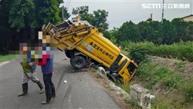 垃圾車,墜落,意外,排水溝,彰化,溪湖,車禍（圖／翻攝畫面）