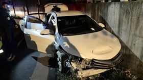 新北,三峽警,盤查,追捕,依托咪酯,煙彈,毒駕,