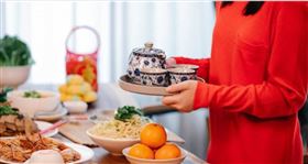 ▲一名人妻抱怨親媽在哥哥結婚後不讓她回娘家過年，還堅稱是習俗。（示意圖／Pexels）