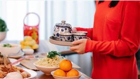 ▲一名人妻抱怨親媽在哥哥結婚後不讓她回娘家過年，還堅稱是習俗。（示意圖／Pexels）