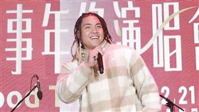 吉力吉撈．鞏冠在「基隆好事年終演唱會」獻唱2首歌曲。（圖／基隆市文化觀光局提供）