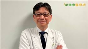 
台北慈濟醫院胸腔內科黃俊耀醫師說明，HER2基因突變肺癌在國外文獻占比約4％並以不抽菸的年輕女性居多，以自身臨床上觀察國內HER2基因突變肺癌約達10%，且男女老少皆有。