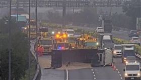 國道,砂石車,翻覆,回堵,苗栗,銅鑼,國1,事故（圖／翻攝高速公路1968）