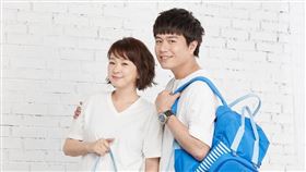 六月與李易爆出「各玩各的」，婚姻已名存實亡。（圖／翻攝臉書）