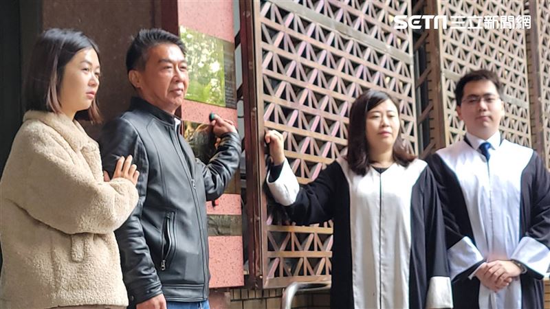 許智傑生日赴北檢告黃國昌　正妹女兒哽咽