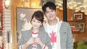 李易和六月出席「Roots快閃小木屋」開幕活動。（記者林士傑攝影）