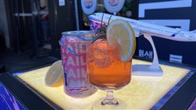 華航首度推出聯名調酒，明年元旦起全航線、全艙等都喝得到。（圖／記者楊晏琳攝影）