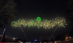 金蛇賀歲」煙火秀，邀請各界在2024跨越2025，開基玉皇宮連續第4年贊助跨年煙火秀