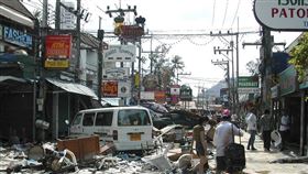 ▲2004年12月26日南亞大海嘯襲擊南亞，當年造成逾22萬人罹難。（圖／美聯社／達志影像）