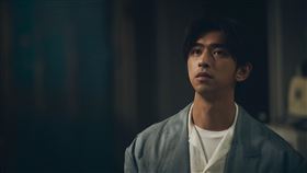 《不如海邊吹吹風》陳柏霖飾演「白引默」，搭上2024年「白女婿」熱潮。（圖／大川大立提供）