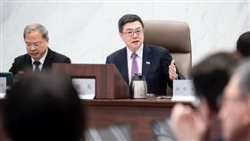 行政院長卓榮泰（中）26日主持行政院會。（圖／行政院提供)
