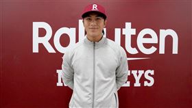 ▲呂詠臻正式到樂天桃猿報到，改穿48號球衣。（圖／樂天桃猿提供）