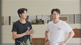 江宏傑居中協調，（右）為温昇豪。（圖／客家電視提供）