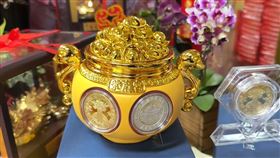  竹山紫南宮，蛇年錢母亮相，聚寶盆造型，元旦(圖／翻攝畫面)