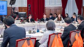 總統府全社會防衛韌性委員會第二次委員會議今（26）日登場，下午舉行委員會。（圖／總統府提供)