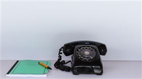 311十週年東北友情特展  傾訴獲療癒日台友情Always Here系列活動「311十週年東北友情特展」10日在華山文創園區舉行，現場展出「思念的電話」藉由訴說思念之情，在傾訴中獲得療癒，重新找到生命的力量。中央社記者謝佳璋攝  110年3月10日