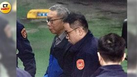 柯文哲接押庭於27日凌晨0時許結束，律師咬死檢方沒有證據證明柯收錢，並基 於柯身體考量，希望能讓他回家。（圖／黃耀徵攝）