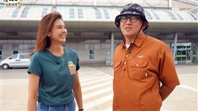 詹姆士（右）和韋汝前往澎湖。（圖／八大提供）