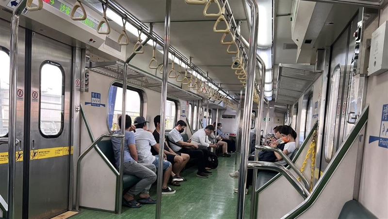 台鐵博愛座1奇觀　眾人笑：沒人敢求讓座