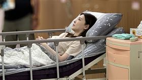 何如芸驚喜出演《阿榮與阿玉》素顏挑戰柯叔元神秘前妻，感嘆角色心境某部分像自己。（圖／齊石傳播提供）