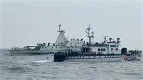 中國海警船侵擾金門水域  海巡蒐證驅離海洋委員會海巡署金馬澎分署27日下午偵獲4艘中國海警船航入金門水域，立即部署4艘巡防艇監控，透過無線電以中、英文廣播示警，嚴正宣告執法立場。（海洋委員會海巡署金馬澎分署提供）中央社記者吳玟嶸傳真  113年12月27日