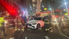 新北,新莊,賓士,撞飛,行人穿越道,斑馬線,