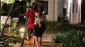 喬幼和老公在泰國遇大水災急忙逃難。（圖／喬幼 提供）