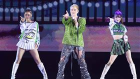 郭富城安可獻唱經典歌曲〈對你愛不完〉。（圖／記者鄭孟晃攝影）