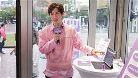 阿本分享保養秘訣。（圖／公視台語台提供）