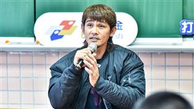 ▲張志豪擔任球芽基金頒獎嘉賓，與小球員分享職棒歷程。（圖／球芽基金會提供）