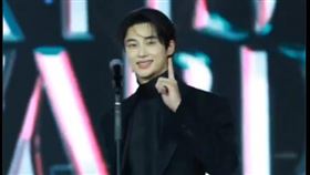 邊佑錫奪下6個獎項。（圖／翻攝自X）