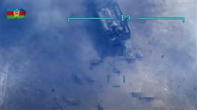 亞塞拜然開火，亞美尼亞士兵遭砲彈擊中，瞬間血肉橫飛、屍橫遍野。（圖／翻攝自YouTube）（有馬版本）