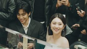 婁峻碩和焦凡凡登記結婚。（圖／翻攝自焦凡凡IG）