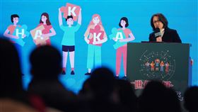 蕭副總統出席客家青年論壇（3）副總統蕭美琴（後）28日在台北圓山大飯店出席「2024全國客家日－客家青年論壇」，她致詞期許客家青年參與客家公共事務。中央社記者徐肇昌攝　113年12月28日