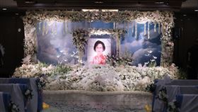 瓊瑤家祭全程低調。（圖／記者鄭孟晃攝影）