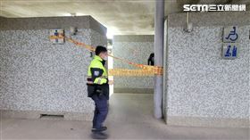 北市曾男在青年公園公廁自殘，隨後被送往台大醫院救治。（圖／翻攝畫面）