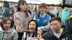 柯志恩出席活動被綠委包圍國民黨立委柯志恩（前中）28日出席「高雄新車站廣場成圓天棚啟用典禮」，會前被民進黨立委邱議瑩（前左）、賴瑞隆（前右）、黃捷（2排左）等人包圍，雙方爭論財劃法相關議題。中央社記者林巧璉攝  113年12月28日