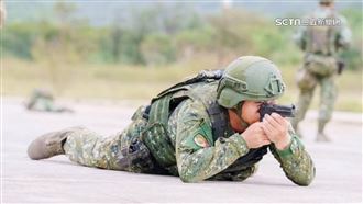 國軍臥射「手槍貼臉」挨轟！軍方回應了