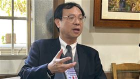 健保署長石崇良至彰化視察時宣佈，將推動「醫院總額分區共管試辦計畫」，盼藉固定各醫院額度，促進醫院自我管理，避免重複或不必要檢查，達到門診減量效果。（圖／記者簡浩正攝影）